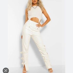 Boohoo leather look buckle side straight leg trousers Sz. 10